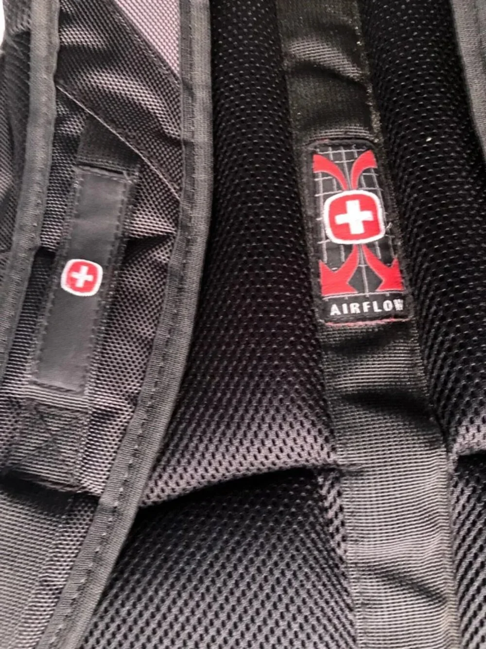 SWISSGEAR Model 9275 Backpack Laptop Case Airflow